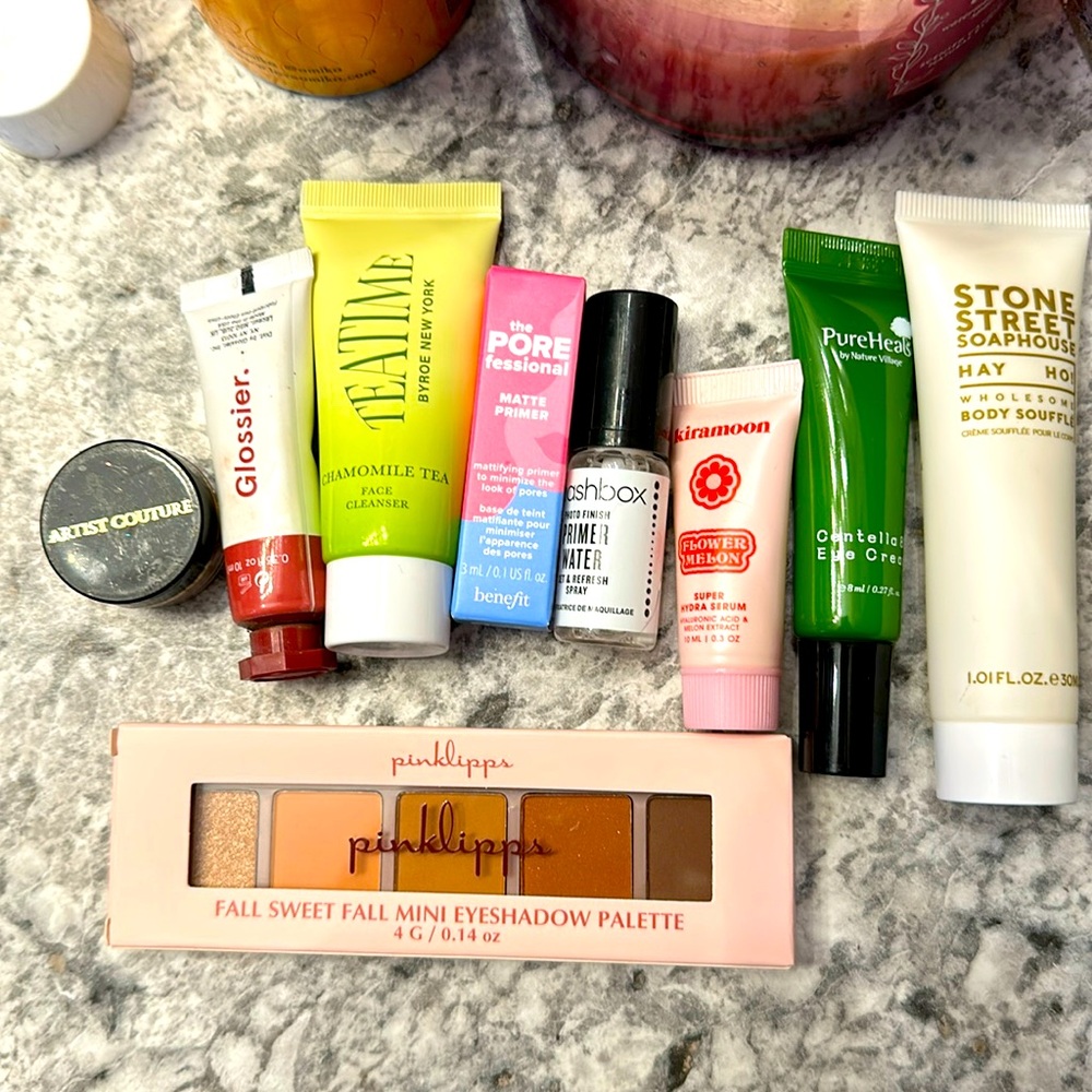 Makeup Bundle - Picture 2 of 5
